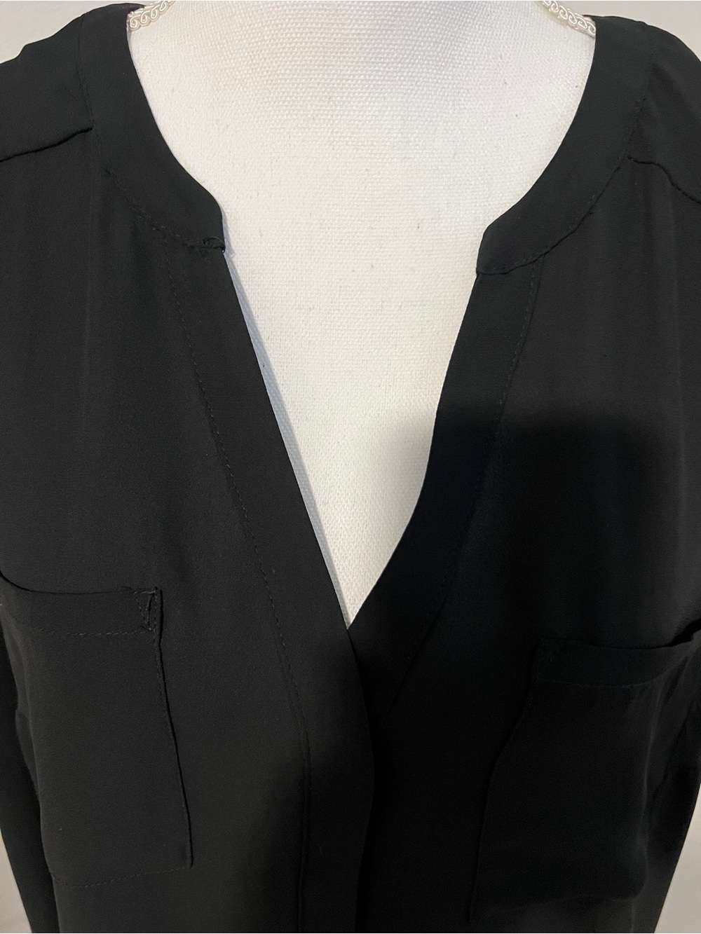 GUC Women’s Black Torrid Sleeveless V-Neck Blouse - 2X - Picture 3 of 5